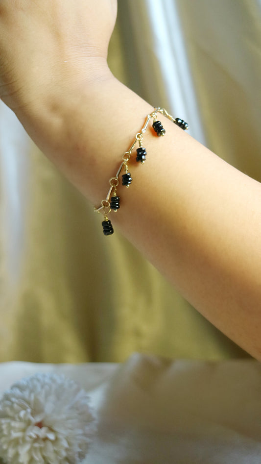 Black onyx drops bracelet - minimal- regal- Protection